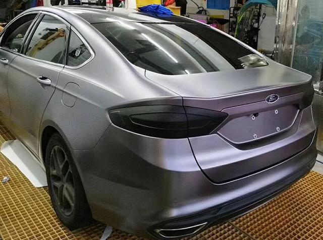 蒙迪歐電光炭灰 當(dāng)經(jīng)典轎跑邂逅爆款改色，演繹移動冰霜美學(xué)